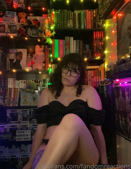 FandomReactions xxx star pic