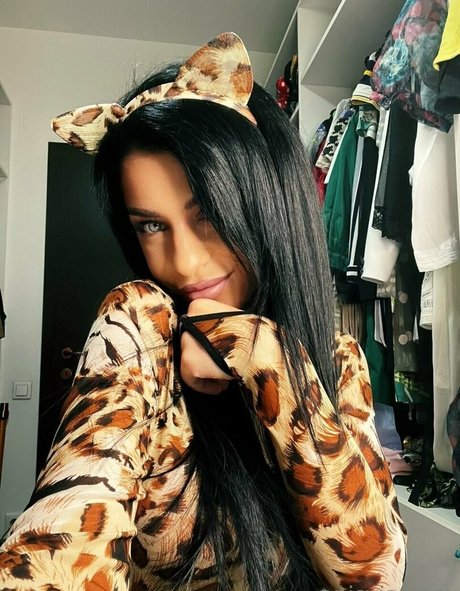 Anisyia_ model free picture