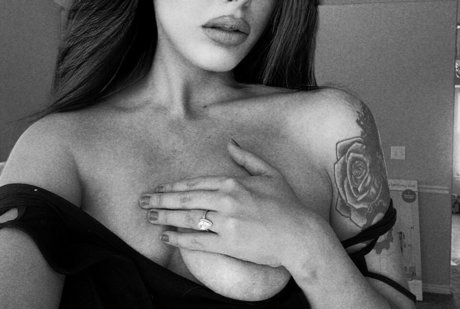 Deavan Clegg model hd picture