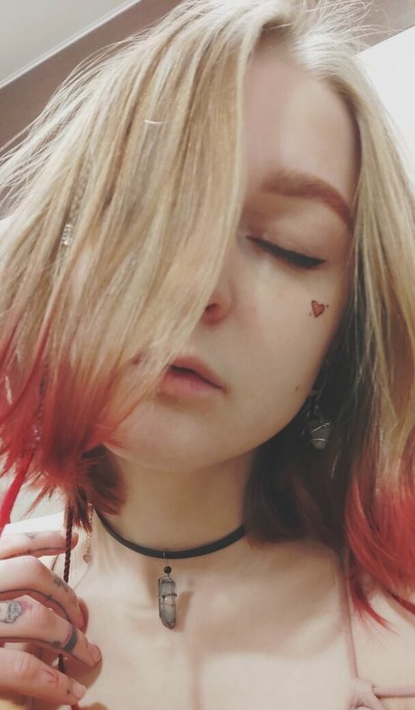 Lana Delmar hot star pics