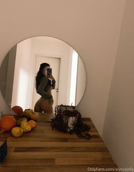 swimming pool onlyfans nudes pictures