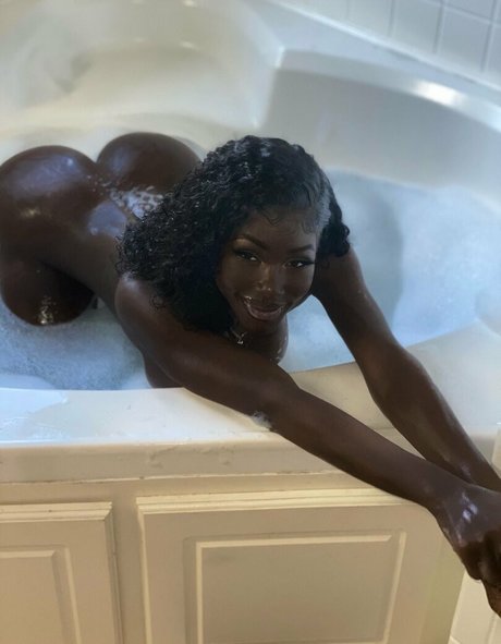 Lazelle Doll erotic actress pic