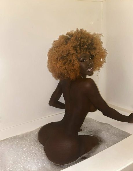 Lazelle Doll pornstar hd img