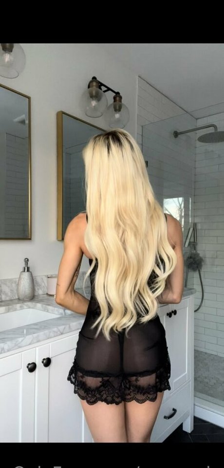 busty mature onlyfans sexy picture