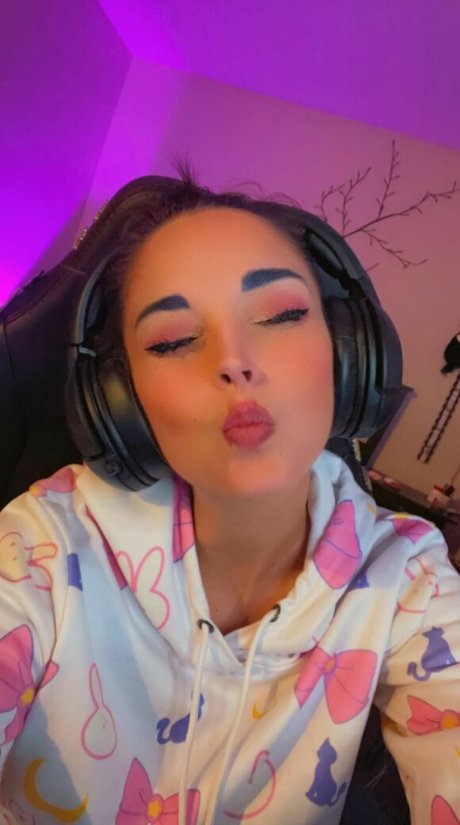 MrsViolence model beautiful pic