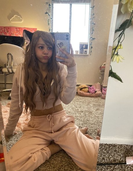 ASMR Aspen free model pic