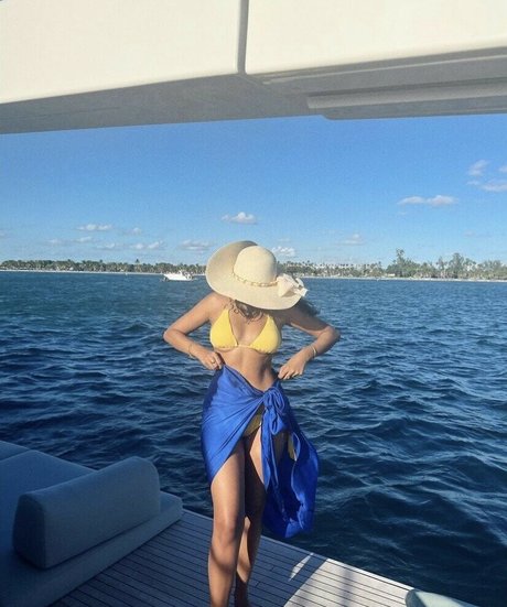 Shreya Arun nude actress photo