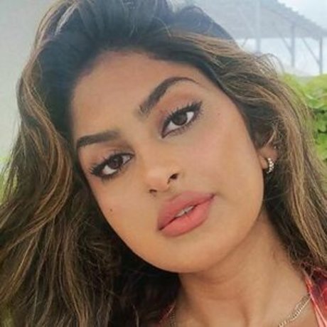 Shreya Arun naked model picture