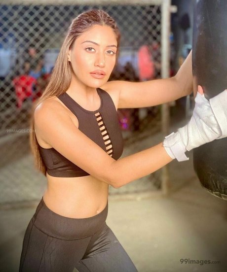 Surbhi Chandna Quick model image