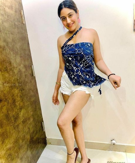 Surbhi Chandna hot model picture