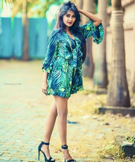Kanchi Singh top star pics
