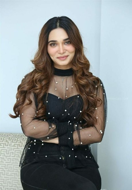 Jenifer Emmanuel star top galleries