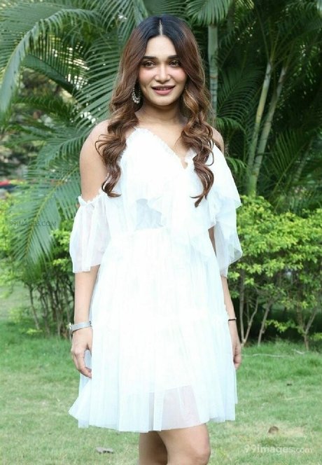 Jenifer Emmanuel star pornographic picture