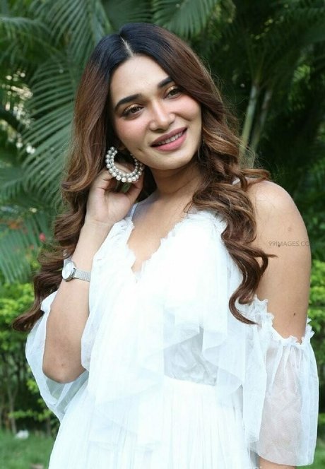 Jenifer Emmanuel pretty model gallery