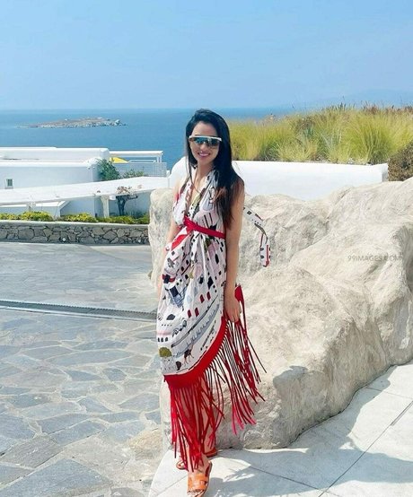 Musskan Sethi nice model photos