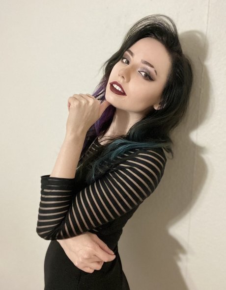 Charleemanderz model perfect image