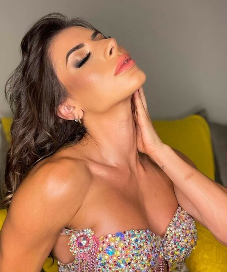 Rainhas De Bateria model hot photos