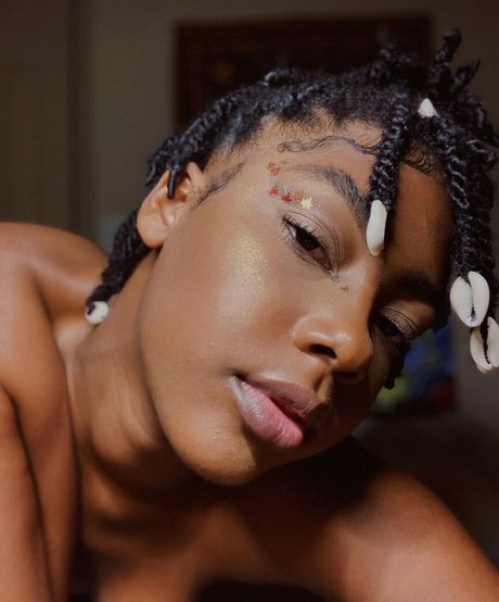 sapiosuccubust naked star img