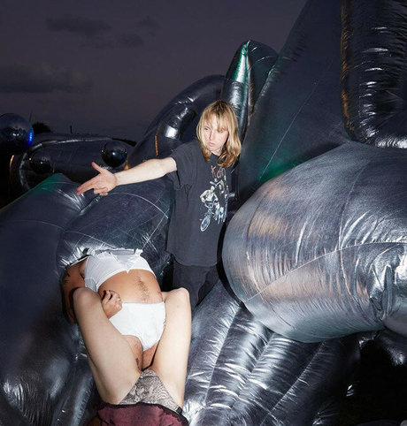 Liz Lee pornstar sexy galleries