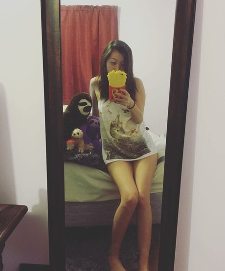 Deira Hanzawa art model pics