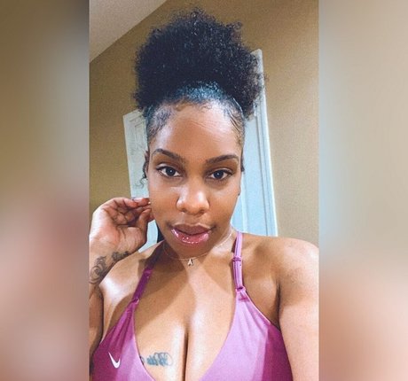 AmberTamar adult model photo