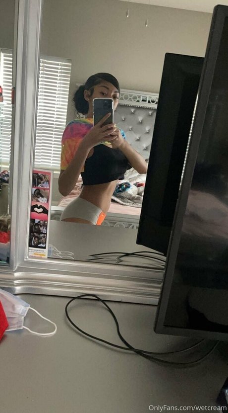 Wetcream model adult photo