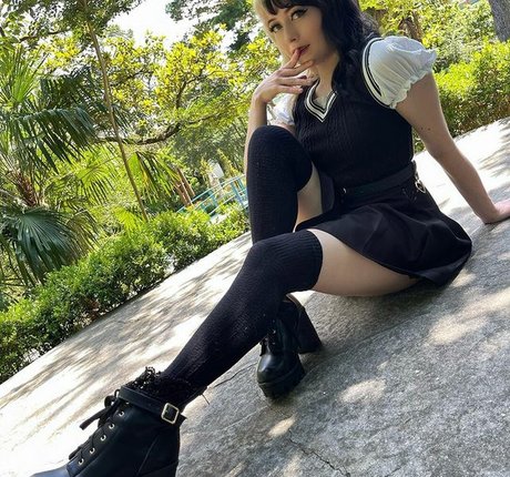 Berrycrepe model hot images