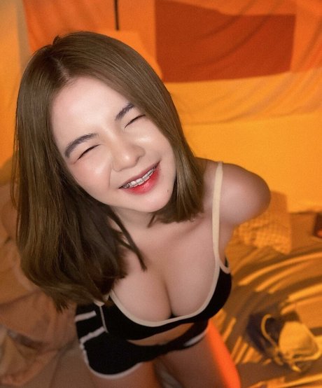 Little Felicity sexy pornstar gallery