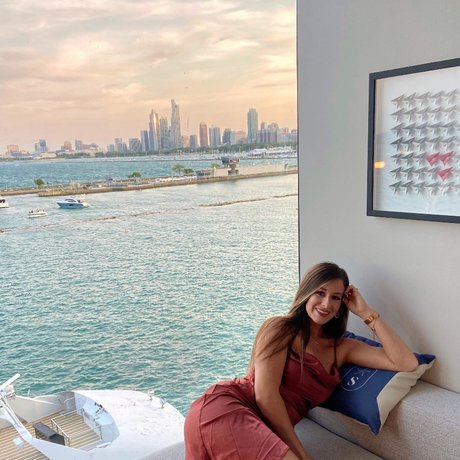 Corina Isabel model top img