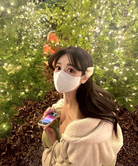 h___xee art actress pic