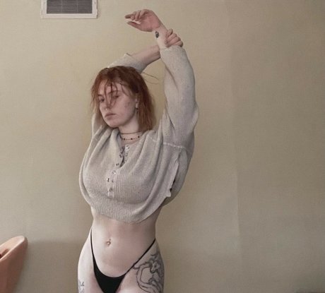 Izzyisdying erotic model photos