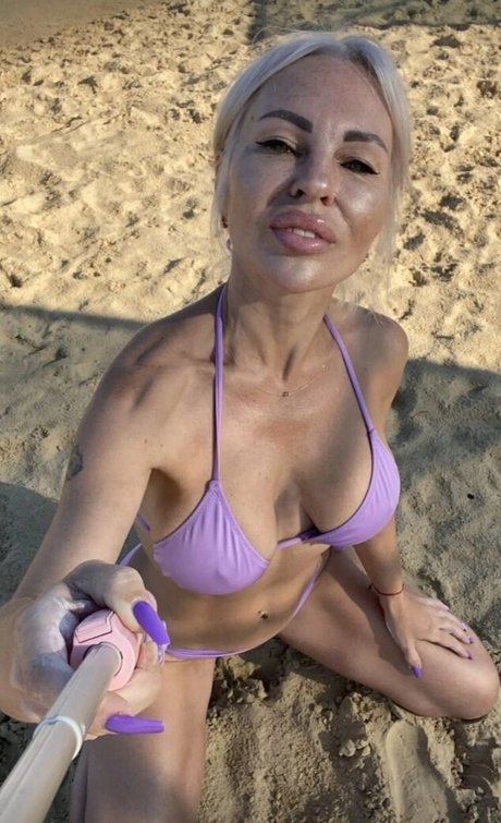 Hotnessi porn model image