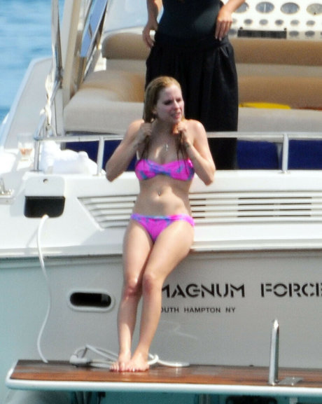 Avril Levigne pornographic model img