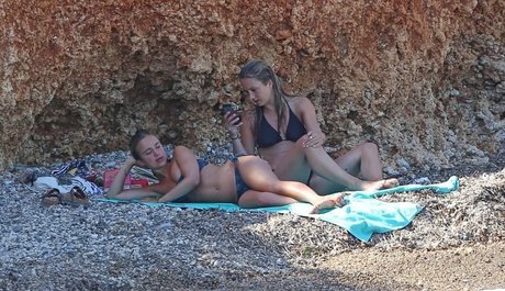 Amelia Windsor nude model images