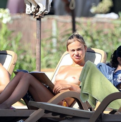 Amelia Windsor nude star archive