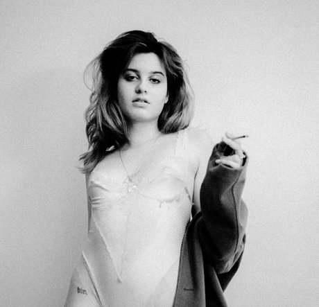 Isa Provati model porn img