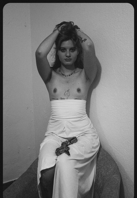 Isa Provati pretty star img