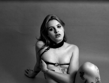 Isa Provati high quality model archive