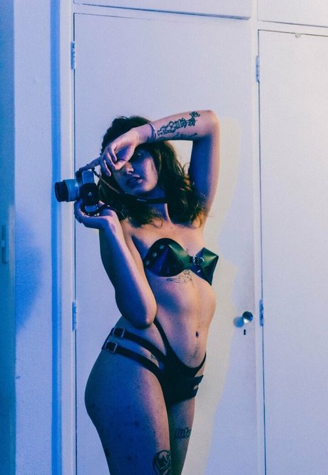 Isa Provati free actress images