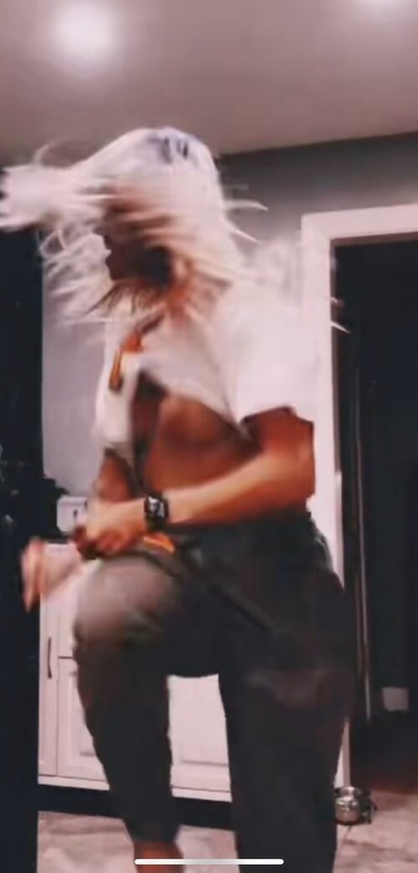 Barbiewants2hype pretty pornstar image