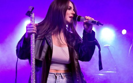 Jojo Joanna Levesque sexy star pics