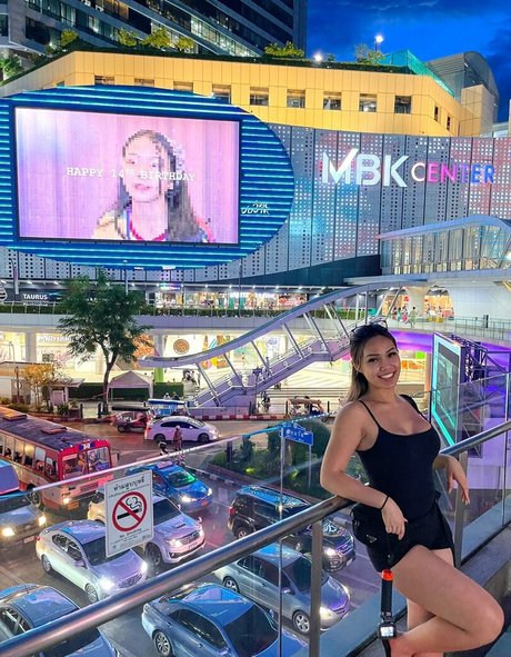 Axnuwin sexy actress picture