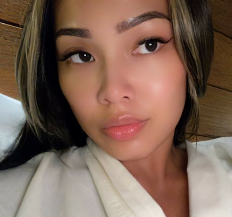 Axnuwin pornstar naked image