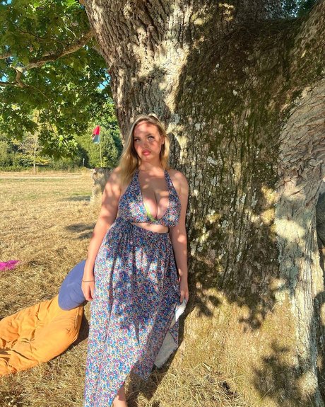 mom daughter onlyfans pornographic photo