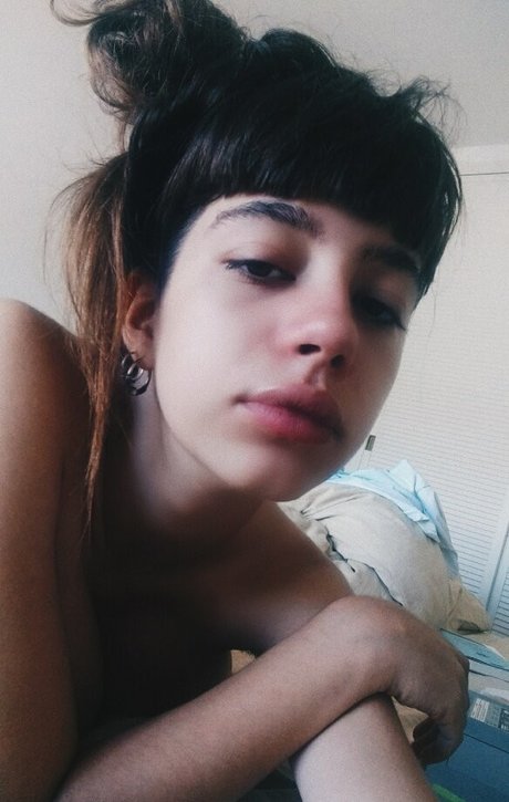 SpanishGrimes star sexy pictures