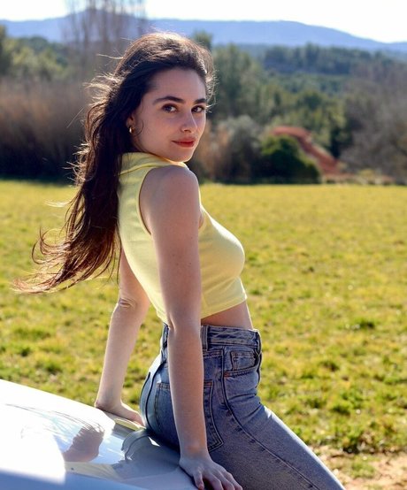 Esther Abrami nice star picture