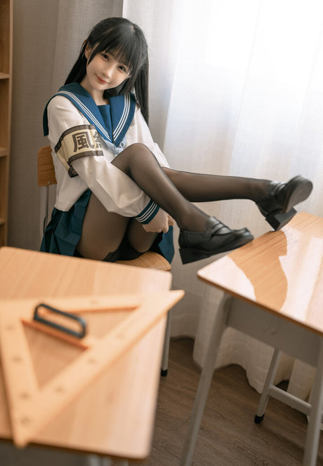 lesbian kissing onlyfans sexy nude gallery