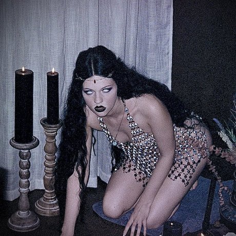 Emma Karla Peet model sexy picture