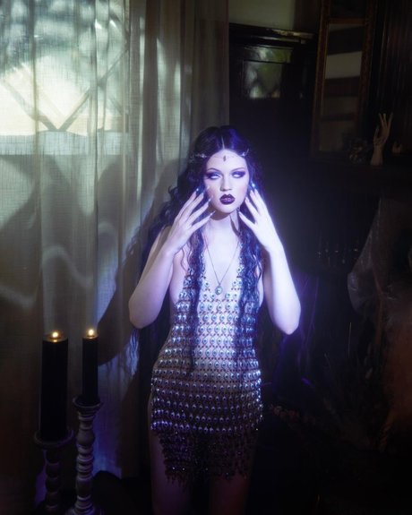 Emma Karla Peet adult model galleries