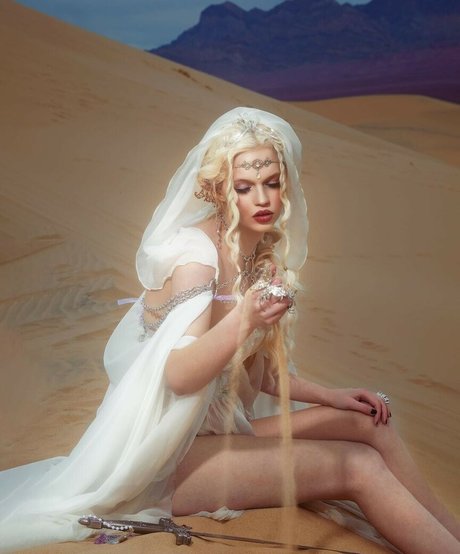 Emma Karla Peet star top pics